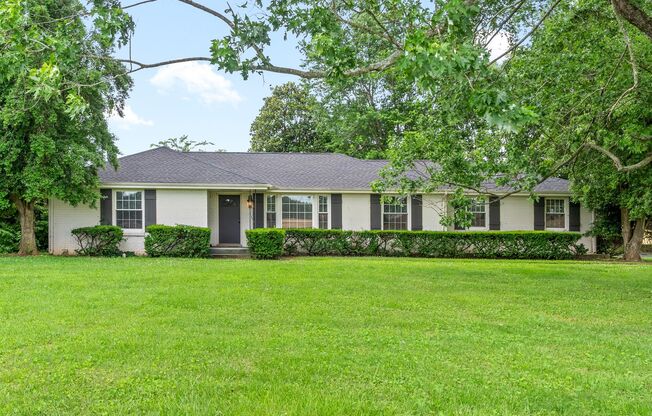 4 Bedroom Country Style Home For Rent!