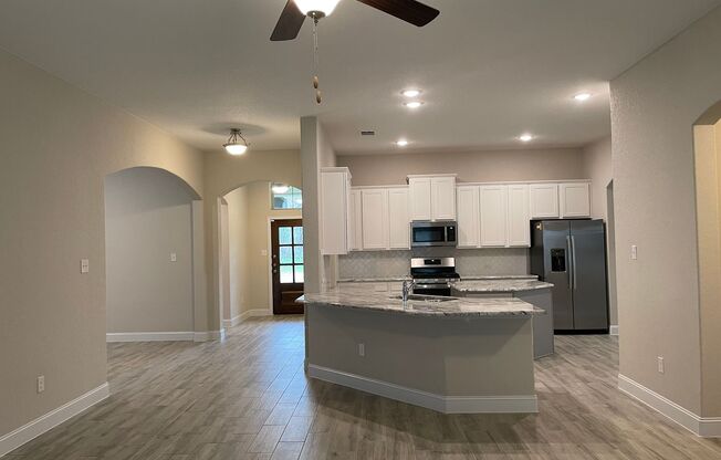 4 Bedroom in Gruene Field / 1 Mile to Gruene / Fridge / Fenced in Yard / CISD