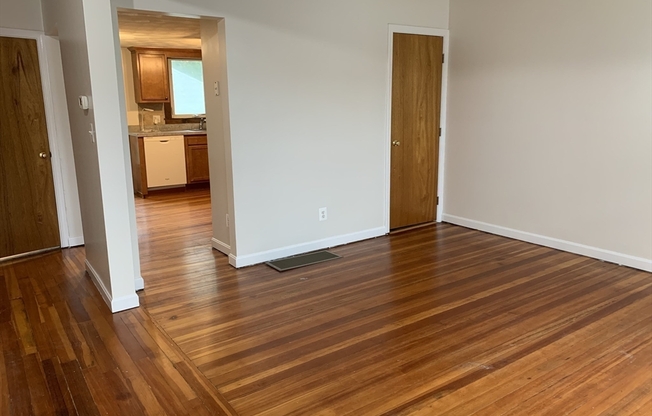 3 beds, 1 bath, 1,036 sqft, $3,000, Unit B