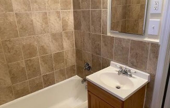 2 beds, 1 bath, $1,150, Unit 2569B