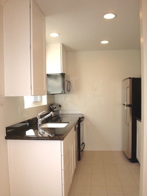 2 beds, 1.5 baths, 1,000 sqft, $3,195, Unit 09