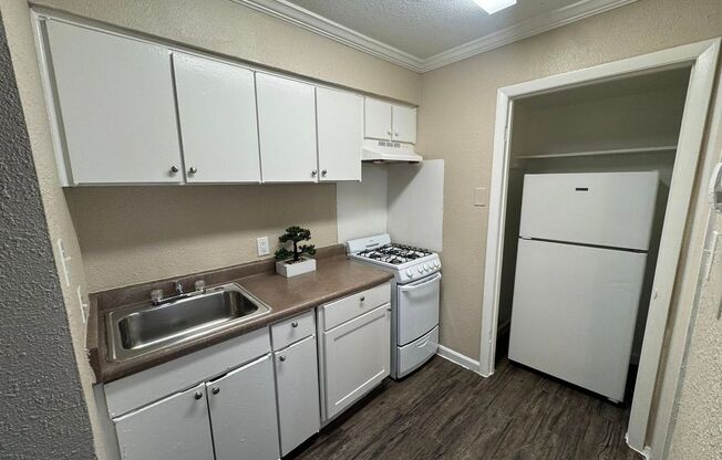2 beds, 1 bath, 850 sqft, $1,350, Unit 134