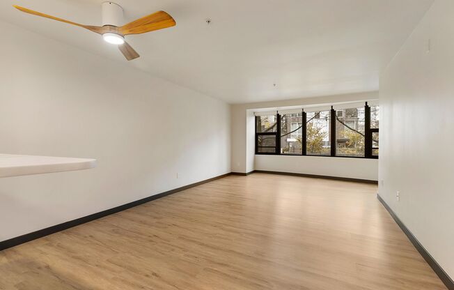 1 bed, 1 bath, 634 sqft, $2,345, Unit 215