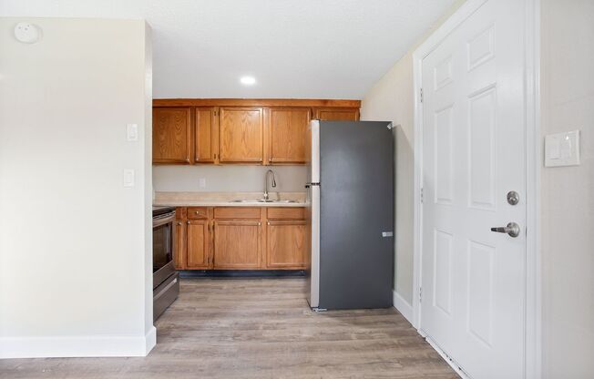 2 beds, 1 bath, 614 sqft, $1,499, Unit Ren705