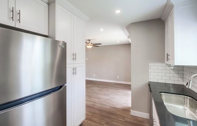 2 beds, 2 baths, 800 sqft, $2,895, Unit 107