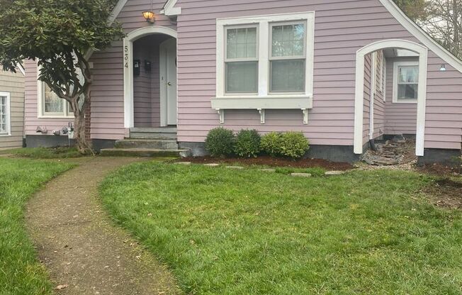 2 beds, 1 bath, 965 sqft, $1,800, Unit 534 Judson St. SE