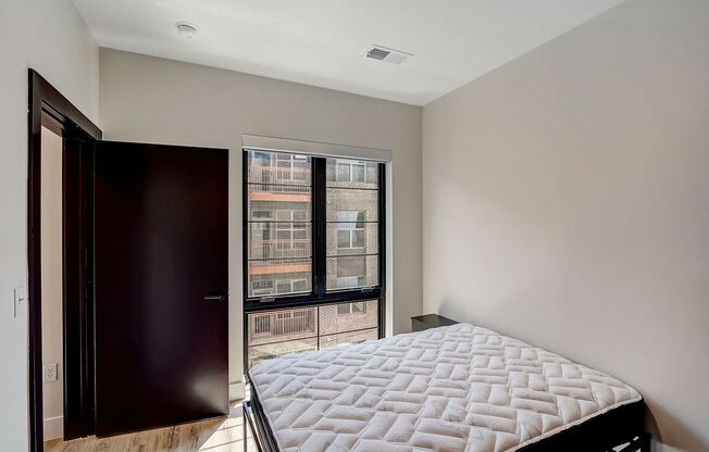 1 bed, 1 bath, 120 sqft, $1,325