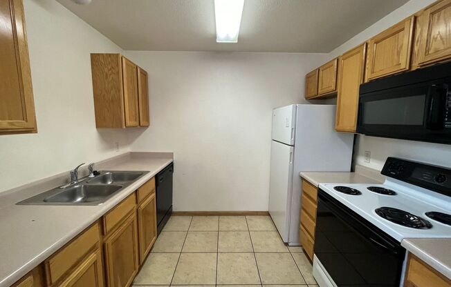 Great Condo Near Campus West
