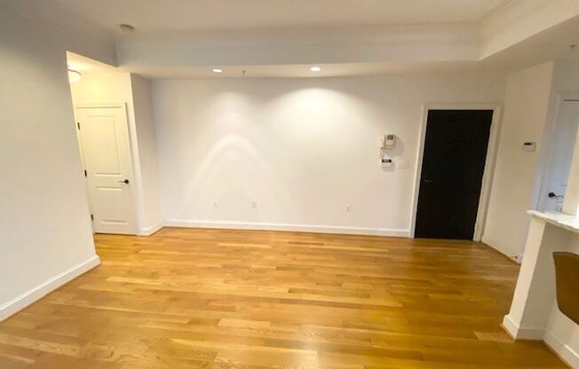 1 bed, 1 bath, $2,300
