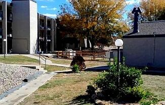 Oasis at Belmont - Beautiful Renovated Apartments
