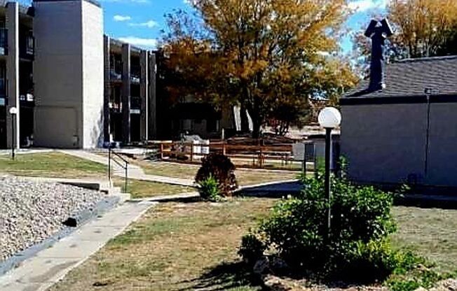 Oasis at Belmont - Beautiful Renovated Apartments