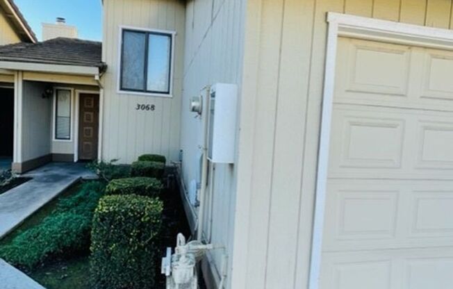 North Merced: $1575 2 Bedroom 1.5 Bath Townhouse with a private patio *