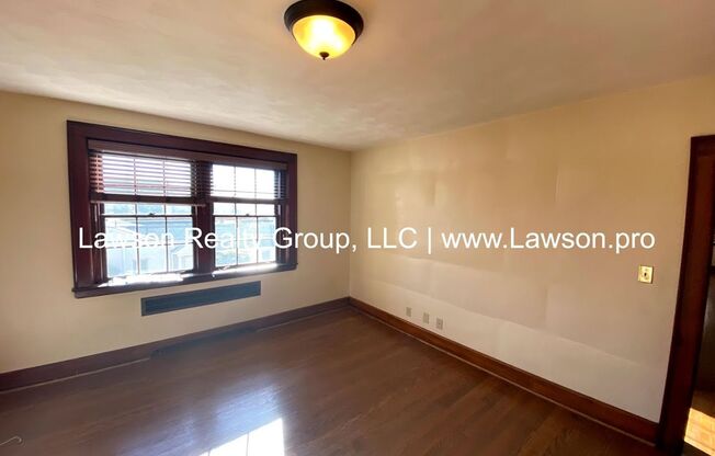 2 beds, 1 bath, 900 sqft, $1,275, Unit BensonFranklin - 04