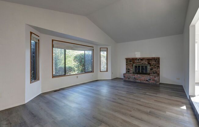 Spacious 3 Bed 2.2 Bath Home in Fantastic Federal Way Location!