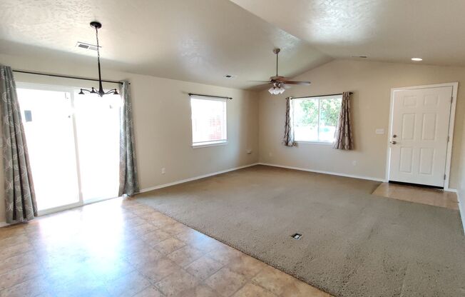 West Kennewick Location Close to Freeway Access