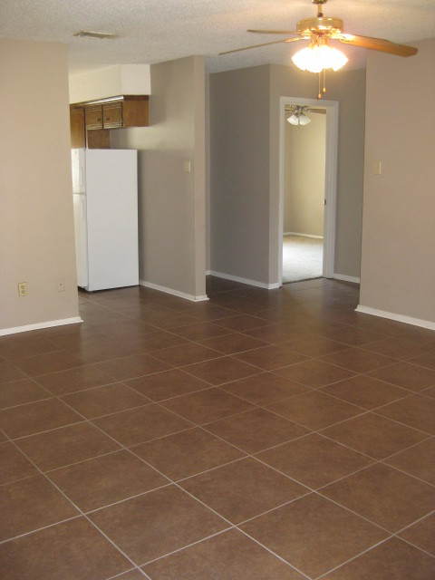 2 beds, 1 bath, 825 sqft, $675