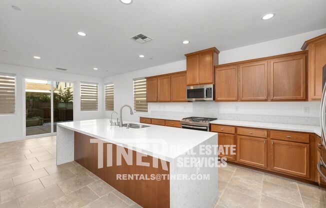 8425 AMBER VLY LN