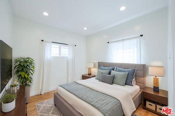 6110 DE LONGPRE AVE