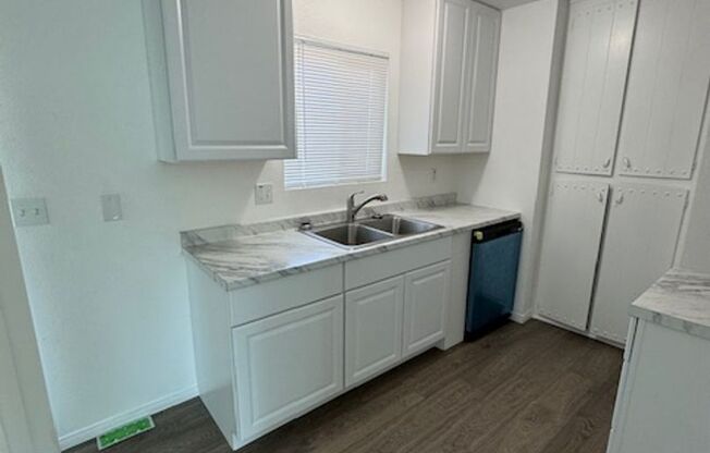 2 beds, 1 bath, $2,000