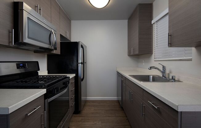 1 bed, 1 bath, $2,395, Unit 90-07