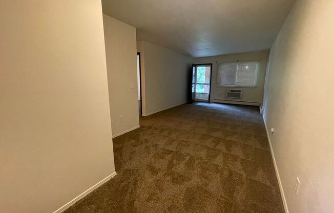 1 bed, 1 bath, 634 sqft, $690, Unit LeParc-113