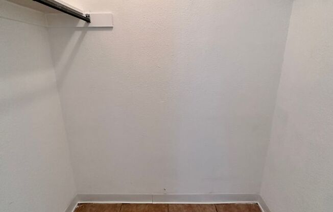 Studio, 1 bath, 495 sqft, $700, Unit Unit 9
