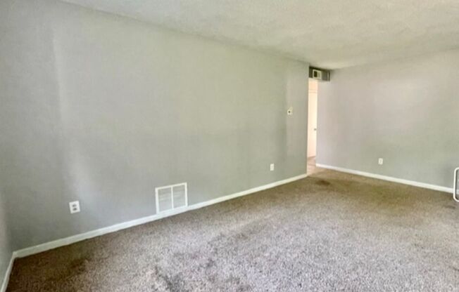 2 beds, 1 bath, 730 sqft, $1,100, Unit Apt 1