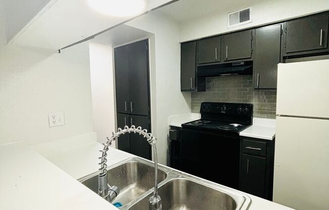 1 bed, 1 bath, 630 sqft, $800, Unit 65