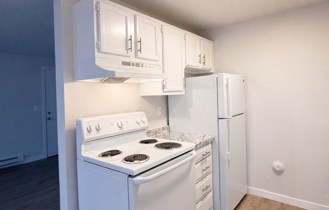 2 beds, 1 bath, 690 sqft, $1,595, Unit 721