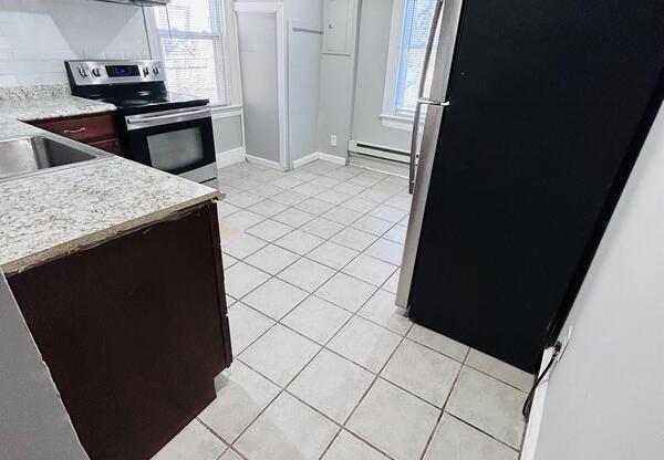 1221 LINDLEY AVE