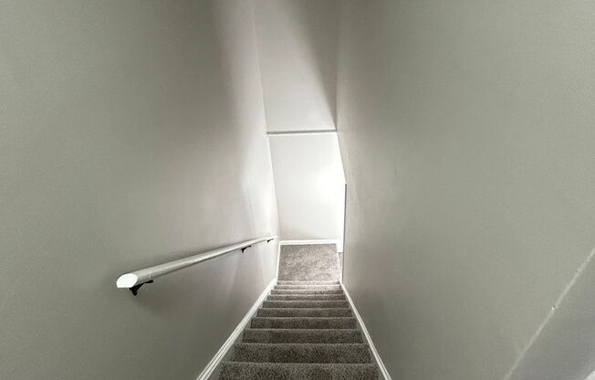 2 beds, 1.5 baths, 1,100 sqft, $1,090, Unit 720-B