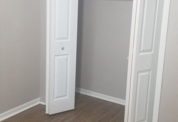 2 beds, 1 bath, 870 sqft, $925, Unit 360 BB10