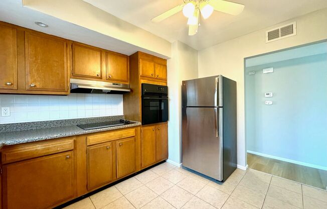 2 beds, 1 bath, 900 sqft, $895