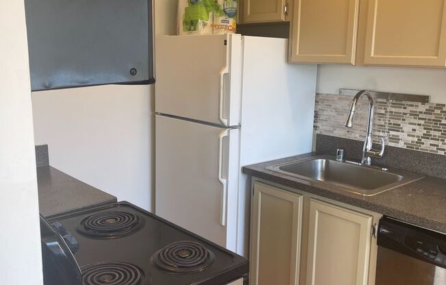 Cute and Cozy East Queen Anne Condo with 2 Bedrooms, 1 Bath and 1 Covered Parking Space