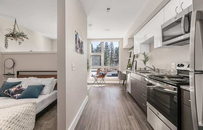 TheNest_Bend_OR_Interior_Model_206_EntryView