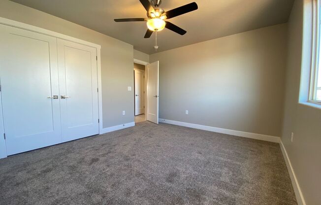 3 beds, 2.5 baths, $2,025, Unit 654