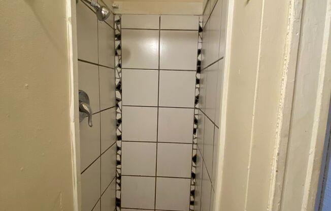 Studio, 1 bath, $775, Unit 40
