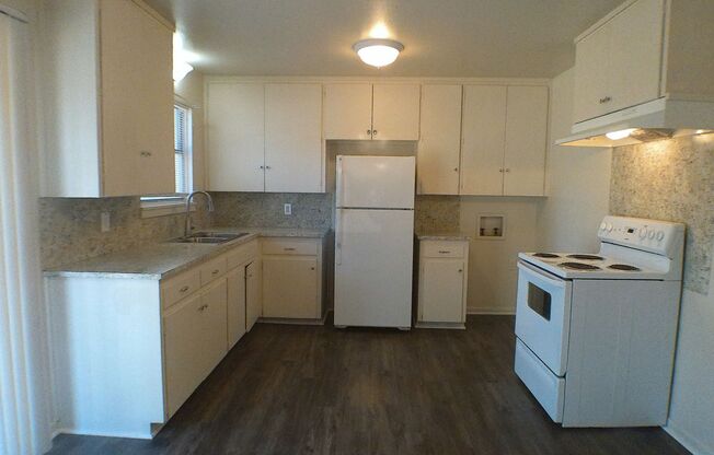 3 beds, 1 bath, $1,050