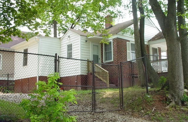 HOUSE FOR RENT