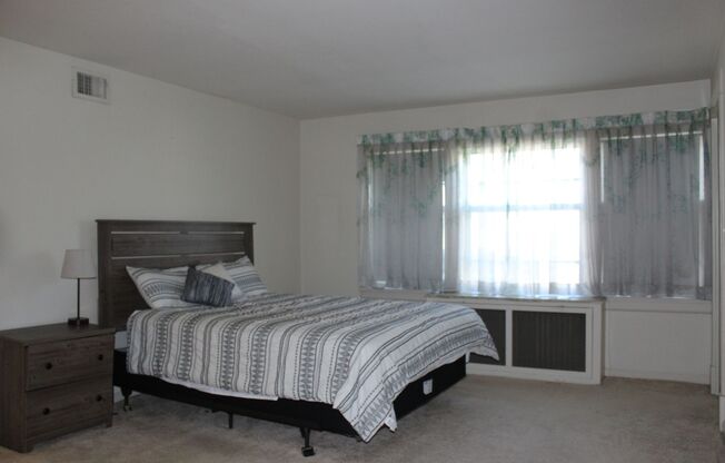 Fully Furnished 2 Bedroom Apartment for Rent!