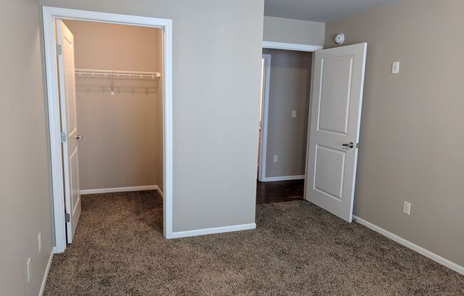3 beds, 2 baths, 1,293 sqft, $1,375, Unit 2360-211