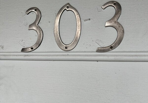 406 W 9th St