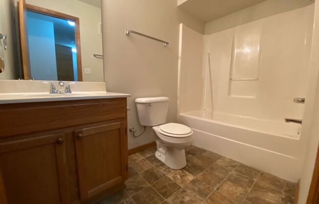 2 beds, 2 baths, 850 sqft, $985, Unit 304