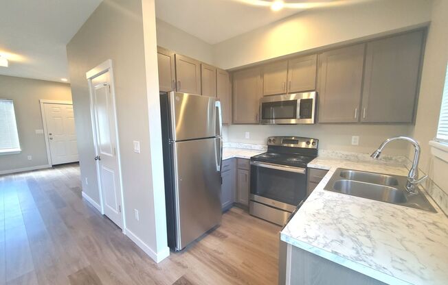 2 beds, 1.5 baths, 896 sqft, $1,695, Unit 724 LaSalle Street #2