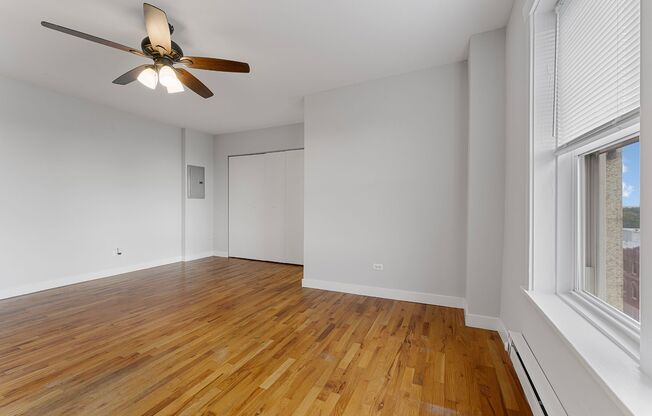 Studio, 1 bath, 275 sqft, $1,350, Unit 7450-82