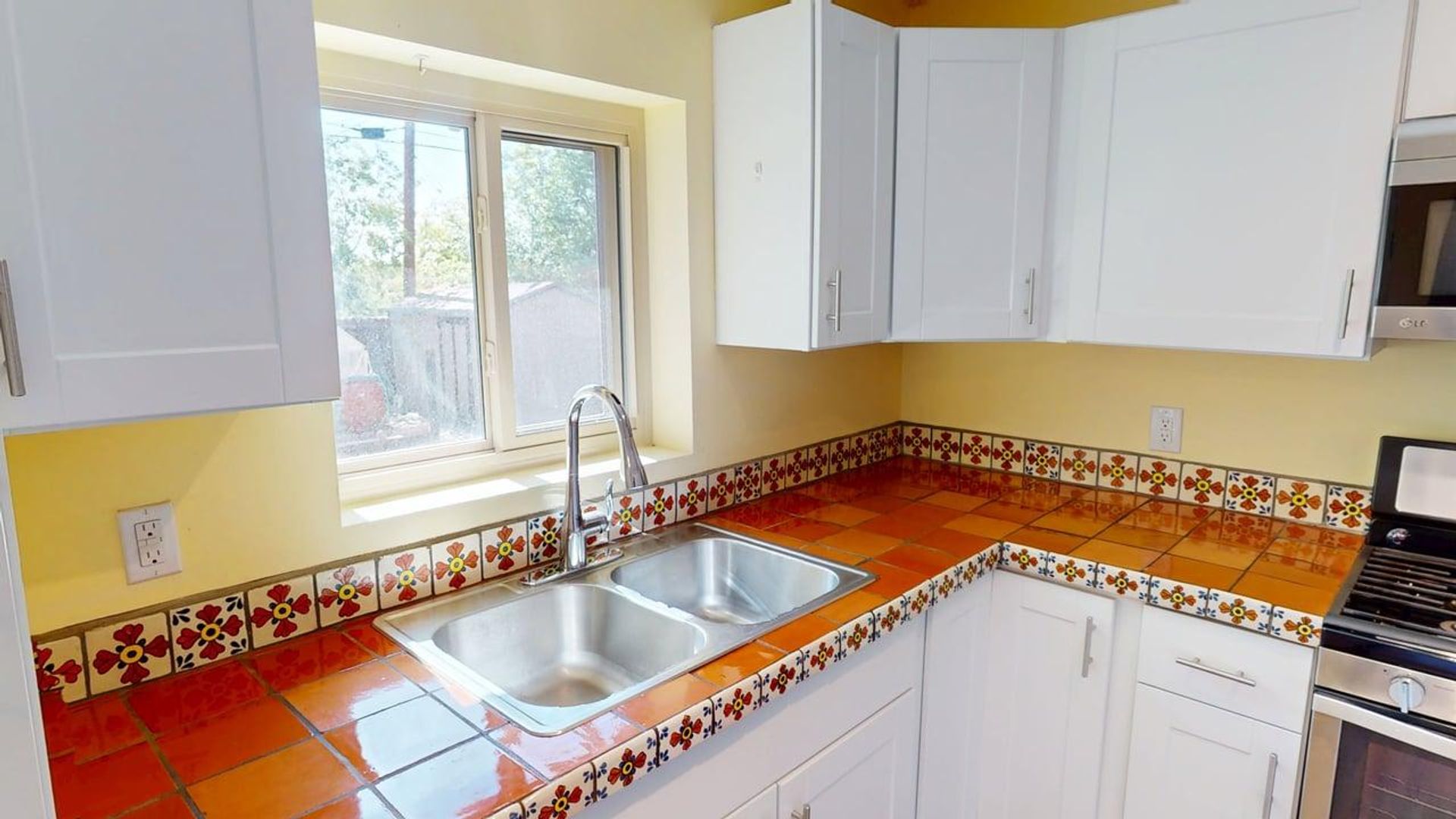 Eco-FriendlySouthwest Gem with Gardens & Solar in the Heart of Santa Fe