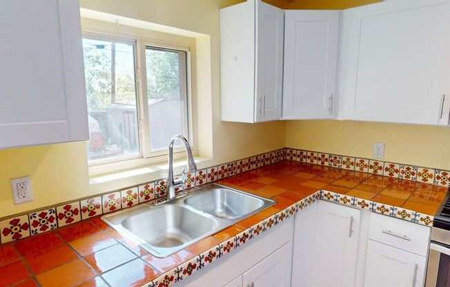Eco-FriendlySouthwest Gem with Gardens & Solar in the Heart of Santa Fe