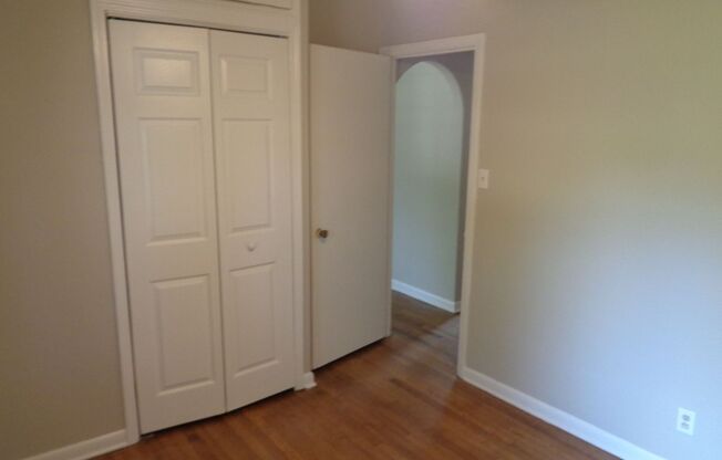 3 beds, 1 bath, $1,225