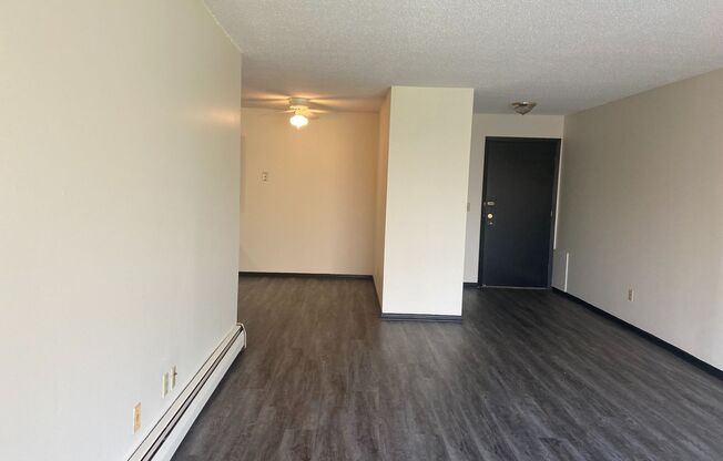 2 beds, 1.5 baths, 1,060 sqft, $1,275, Unit 7700-319