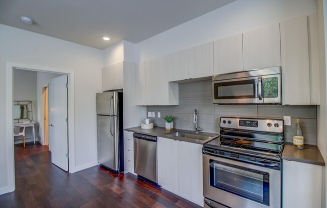 AVAILABLE NOW - EastBank Quarters #4 - Corner Unit High Ceilings and Ample Windows!